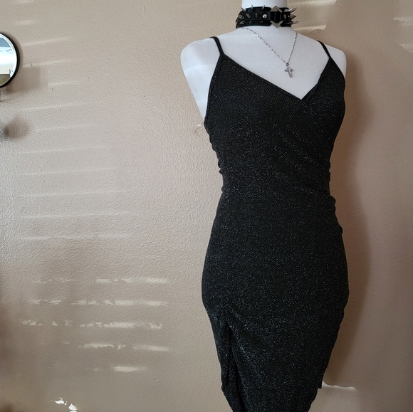 🥀 Shimmery Black Slit Dress 🥀 - Picture 1 of 11